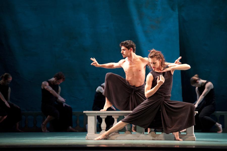 Photo of Mark Morris Dance Group performing Didos and Aeneas
