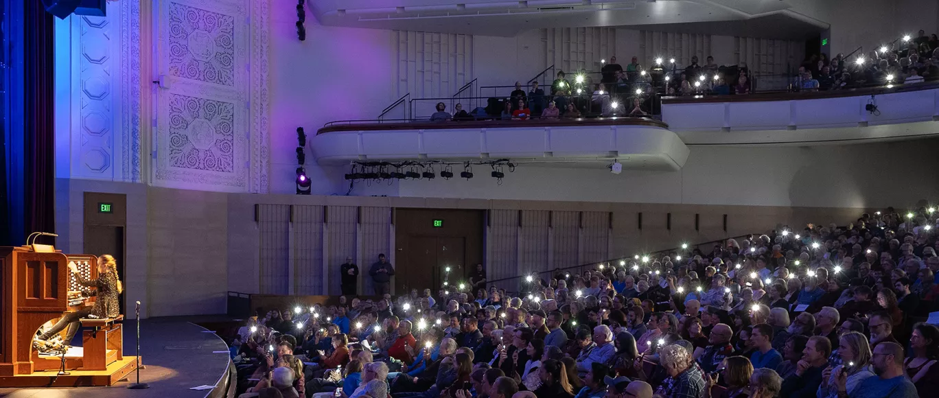 Anna Lapwood plays the Northrop organ as the audience holds up the flashlights of their phones creating a starlike effect.