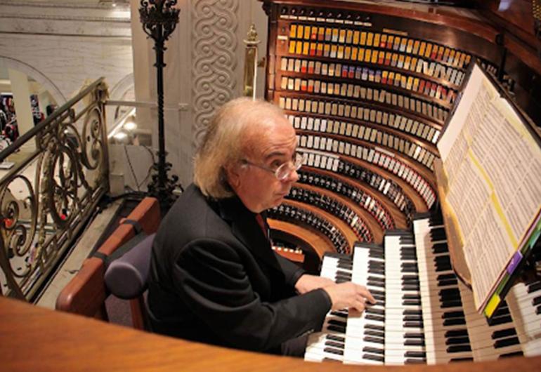 Conte plays the Wanamaker Grand Court organ