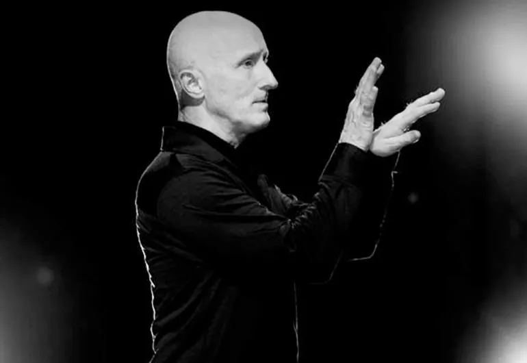 Graham Lustig making a gesture with his hands