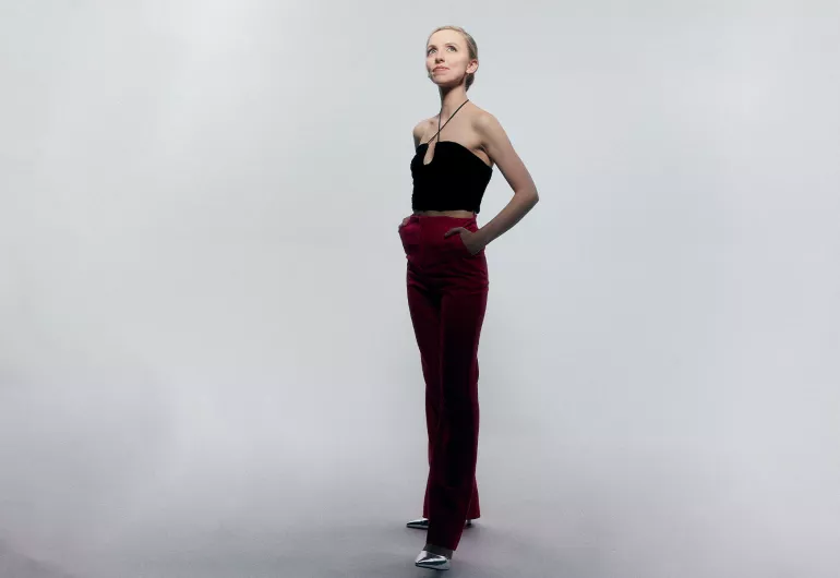 Anna Lapwood poses against a gray background