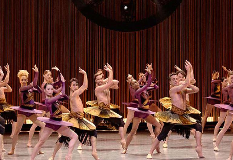 Les Grands Ballets Canadiens dancers