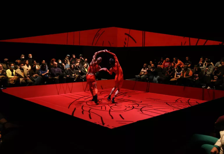 Boxing in-the-Round