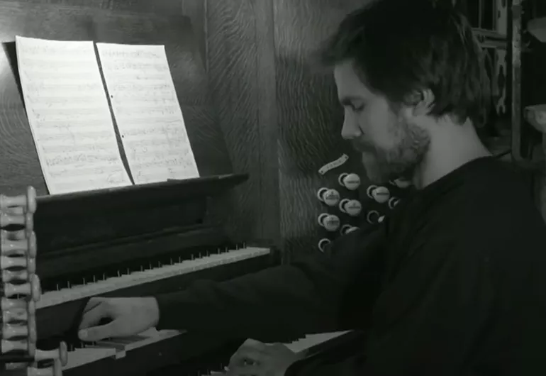 Kit Downes is playing the organ.