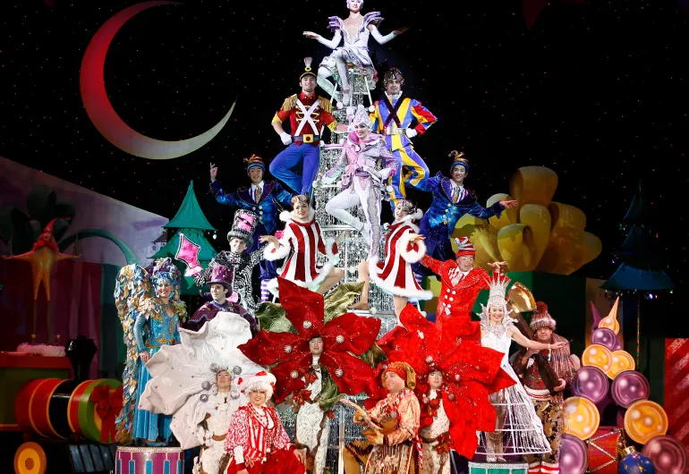 Cirque Dreams Holidaze