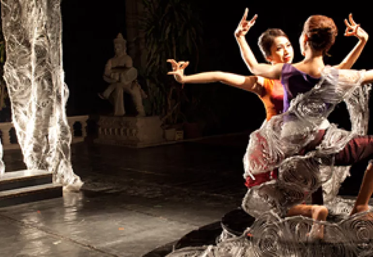 Thursdays at Four: A Bend in the River