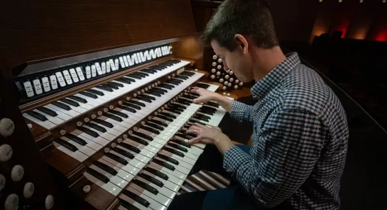 Blog post for "Sounds of the Season" Interview with organist Greg Zelek