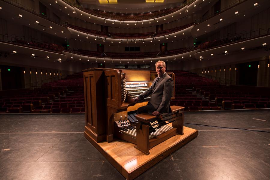 Dean at the organ, center stage of Northrop