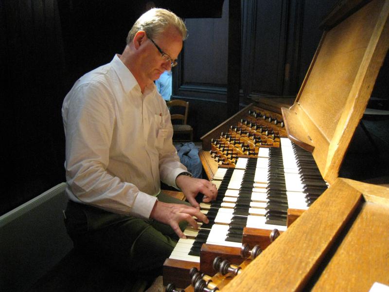 Dean Billmeyer playing the organ of Saint Pierre Douai in France.