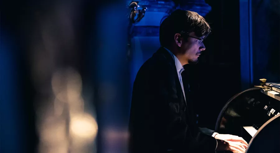 Filip Presseisen seated at the organ.