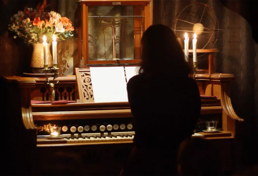 Sarah Davachi at the organ