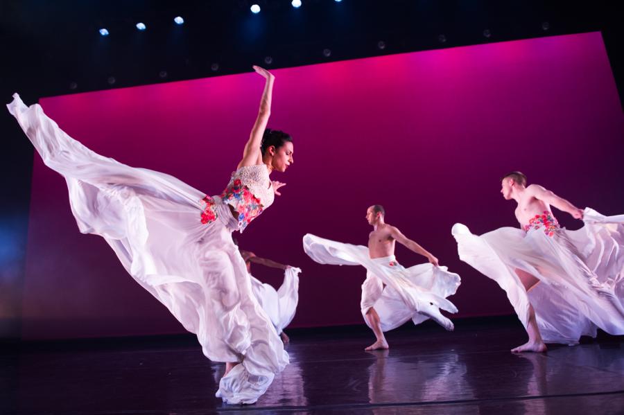 Ballet Hispanico in Con Brazos Abiertos