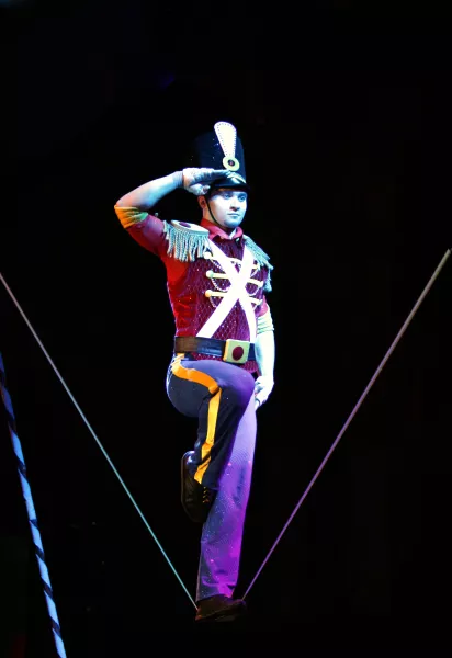 Cirque Dreams Holidaze 