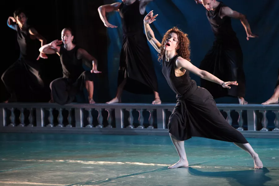 Photo of Mark Morris Dance Group performing Didos and Aeneas