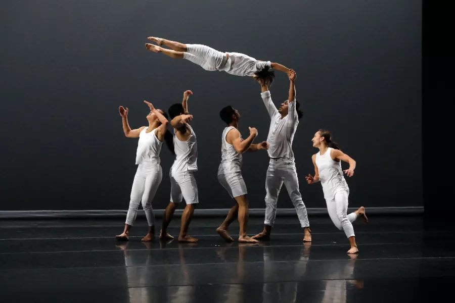 Black Grace performs 'Method"