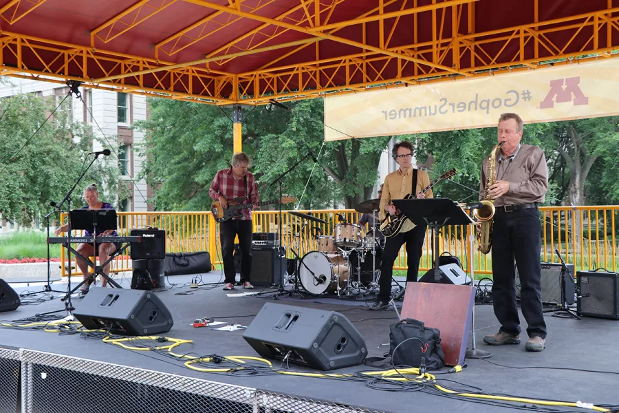On stage from left to right: Sarah Burk, John Munson, Richard Medek, Jacques Wait, and Max Ray