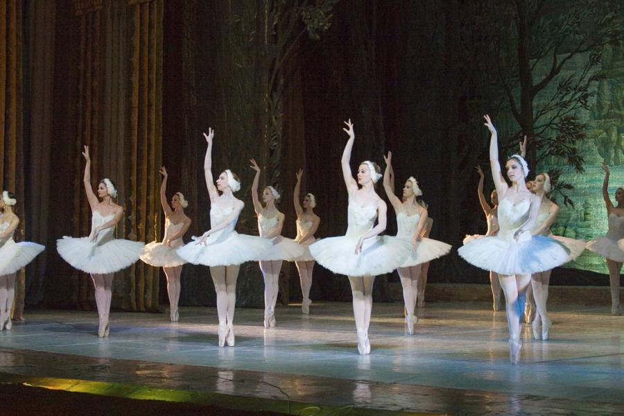 "Swan Lake", 2nd act, Swans – Cop de Ballet  