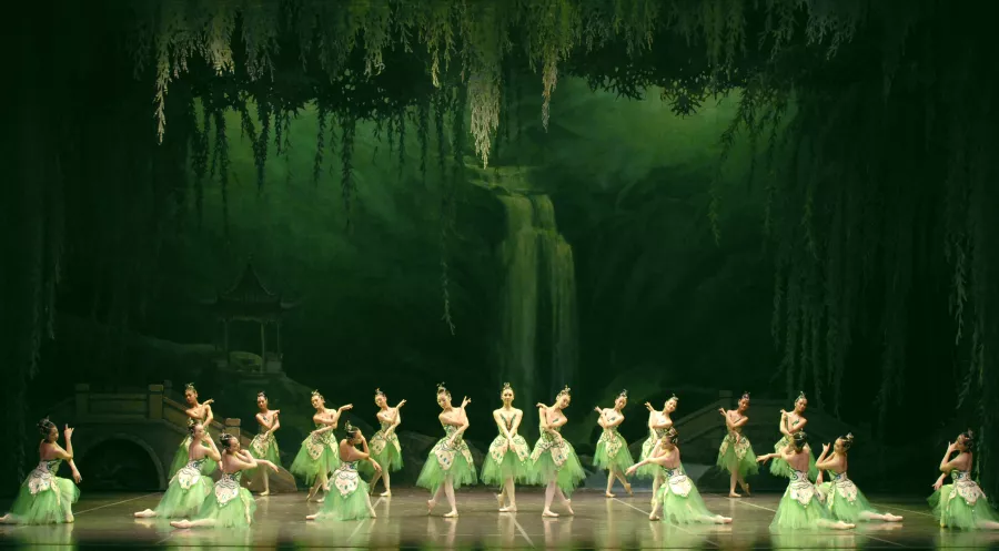Photo courtesy of Shanghai Ballet.